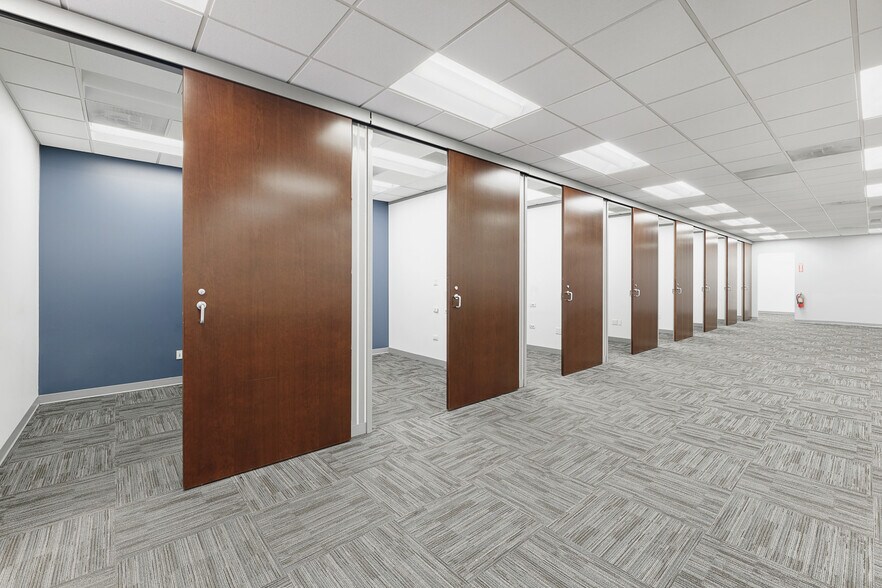 More Photos Of 5362-5364 W Devon Ave, Chicago Office For Sale