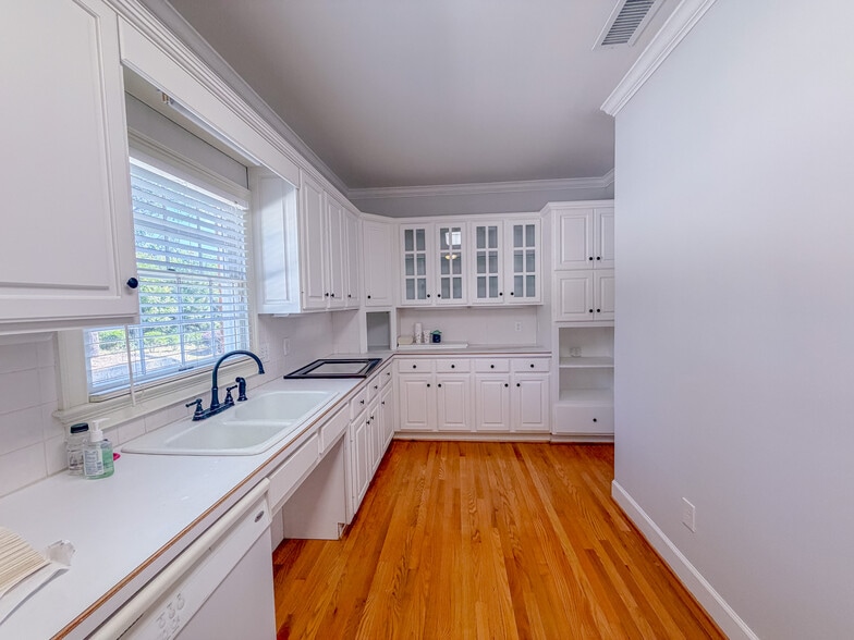 More Photos Of 2100 Gravel Springs Rd, Buford Medical For Sale