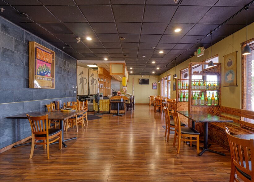 More Photos Of 15928 Ventura Blvd, Encino Storefront Retail Office For Lease
