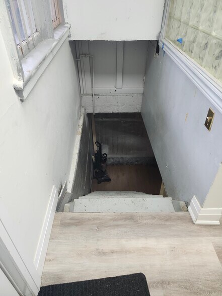 More Photos Of 1499 Main St E, Hamilton Storefront Retail Residential For Sale