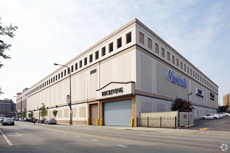More Photos Of 3131 N Clark St, Chicago Freestanding For Sale