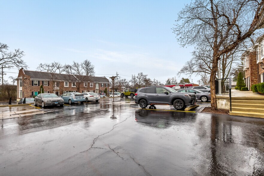 More Photos Of 610 W Roosevelt Rd, Wheaton Medical For Lease