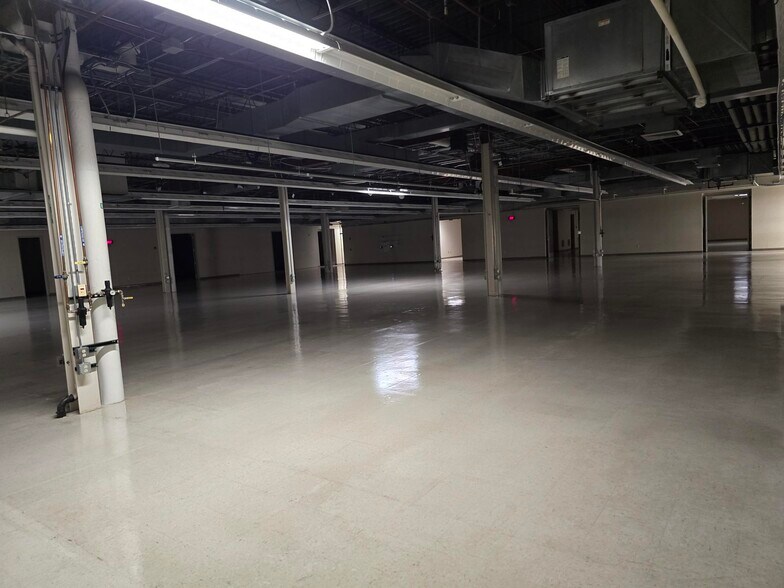 More Photos Of 601 Main St, New Town Warehouse For Lease