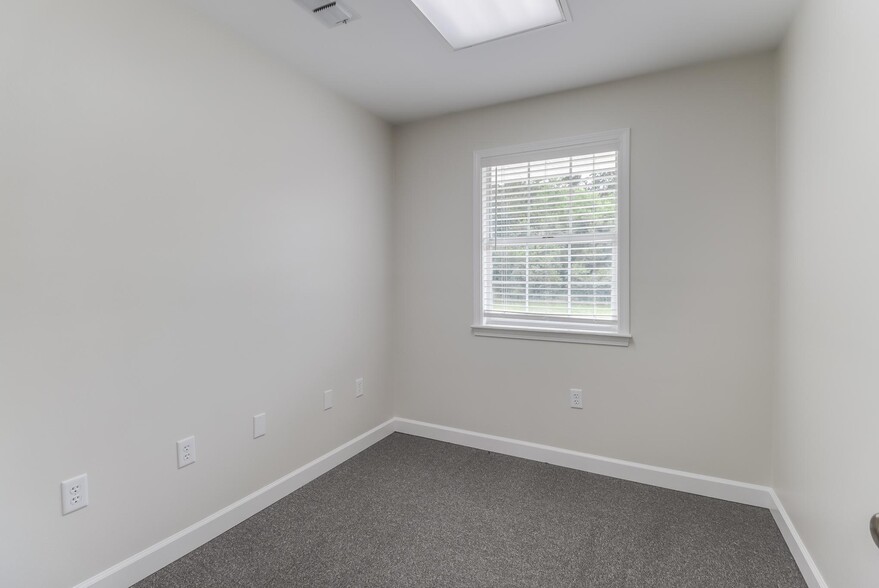 More Photos Of 831 Highway 90, Bay Saint Louis Office For Sale