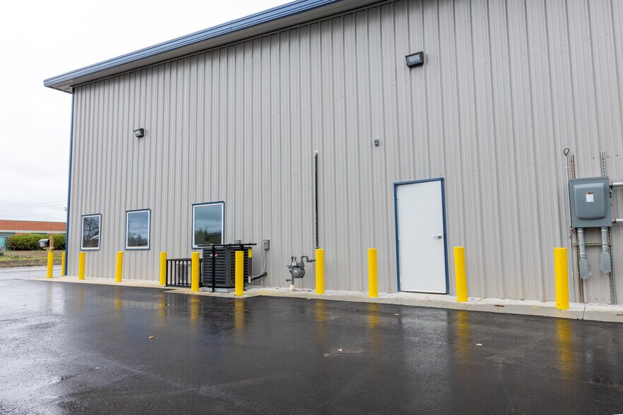 More Photos Of 6709 Universal Ave, Kansas City Warehouse For Sale