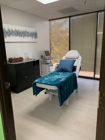 More Photos Of 415 E Airport Fwy, Irving Loft Creative Space For Sale