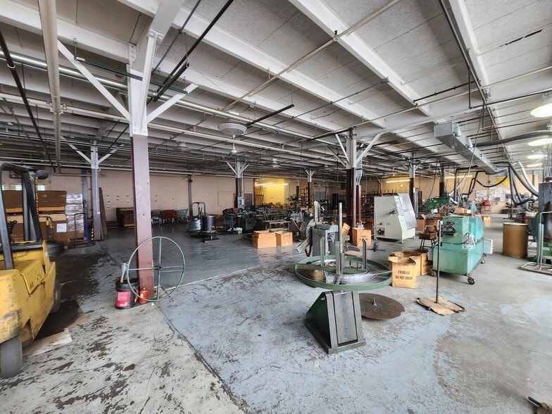 More Photos Of 943 Sanderson Ave, Scranton Warehouse For Sale