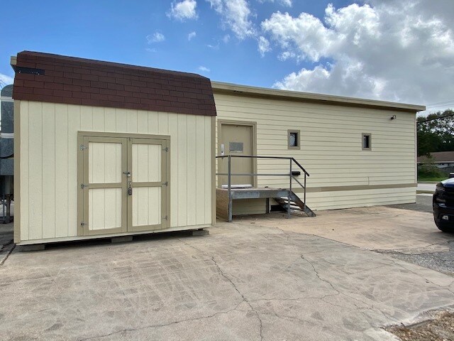 More Photos Of 2000 Cedar Dr, La Marque Unknown For Lease