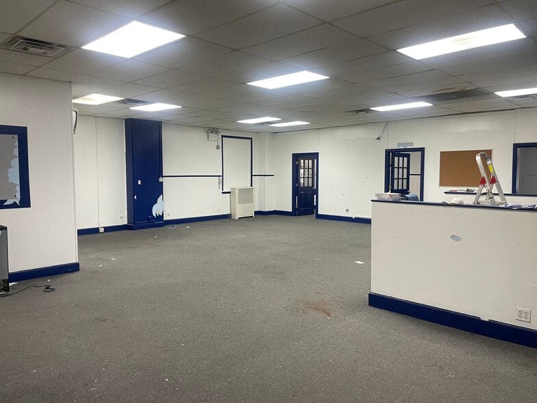 More Photos Of 3110 30th Ave, Astoria Storefront Retail Office For Lease