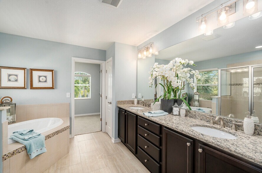 More Photos Of 5701 S Macdill Ave, Tampa Medical For Sale