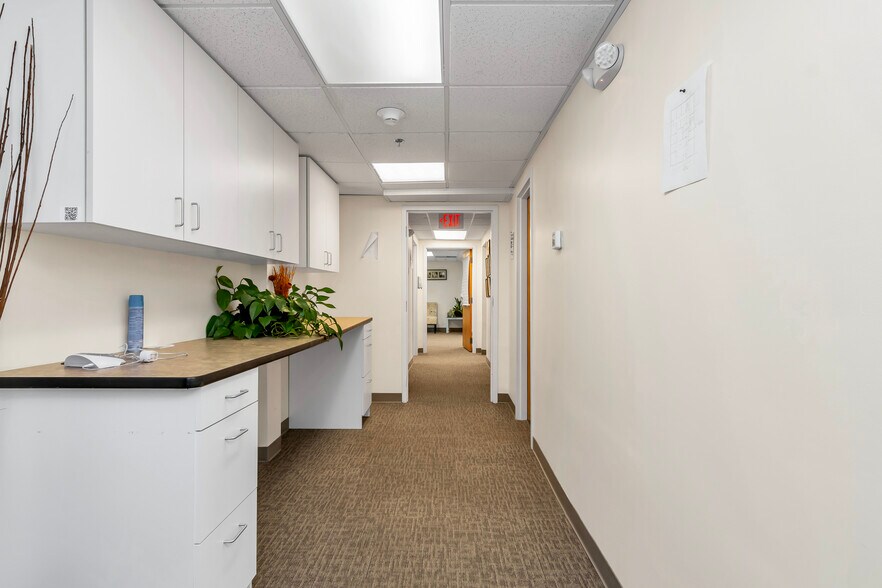 More Photos Of 630 Turnpike St, North Andover Office For Lease
