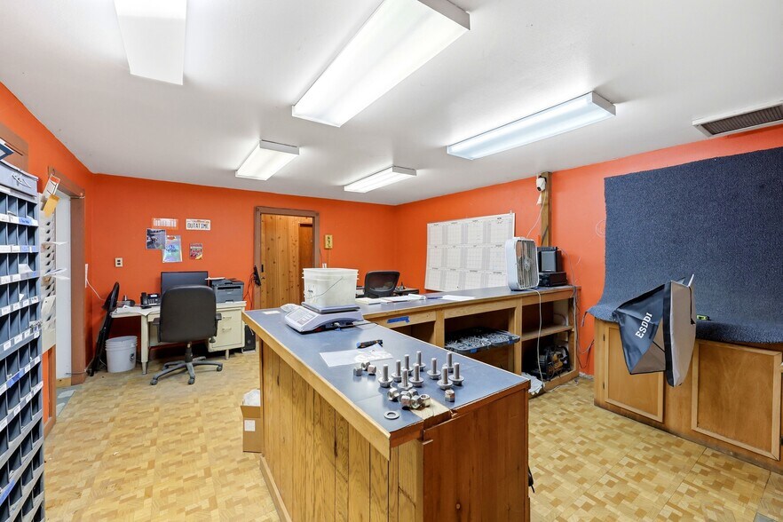 More Photos Of 9085 Arney Ln NE, Woodburn Industrial For Sale