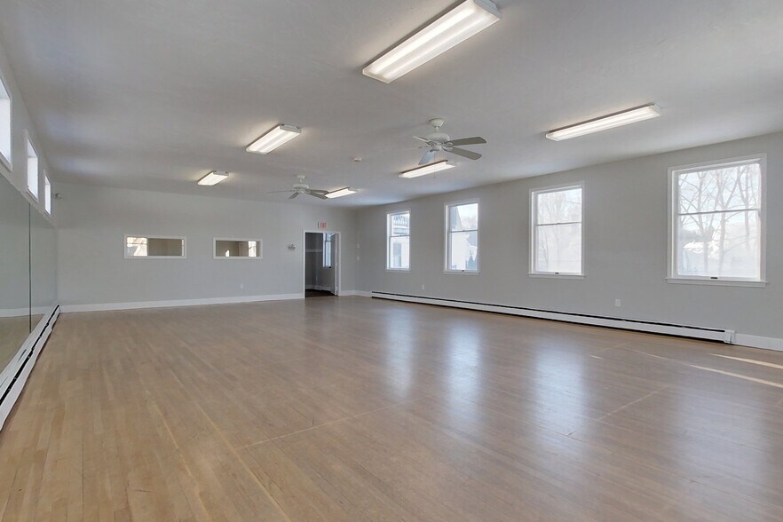 More Photos Of 7 Elm St, Townsend Office For Lease