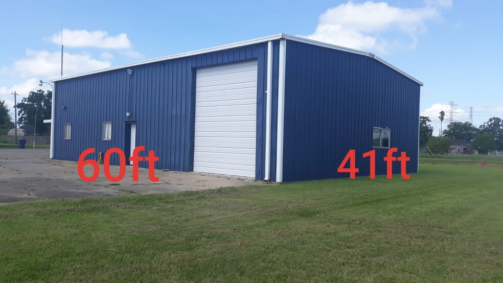 More Photos Of 2008 Jones Rd, Freeport Warehouse For Lease