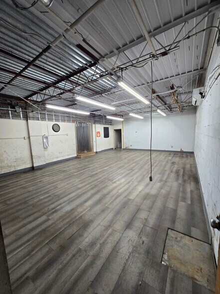 More Photos Of 121 Brooklyn Ave, Anderson Warehouse For Sale