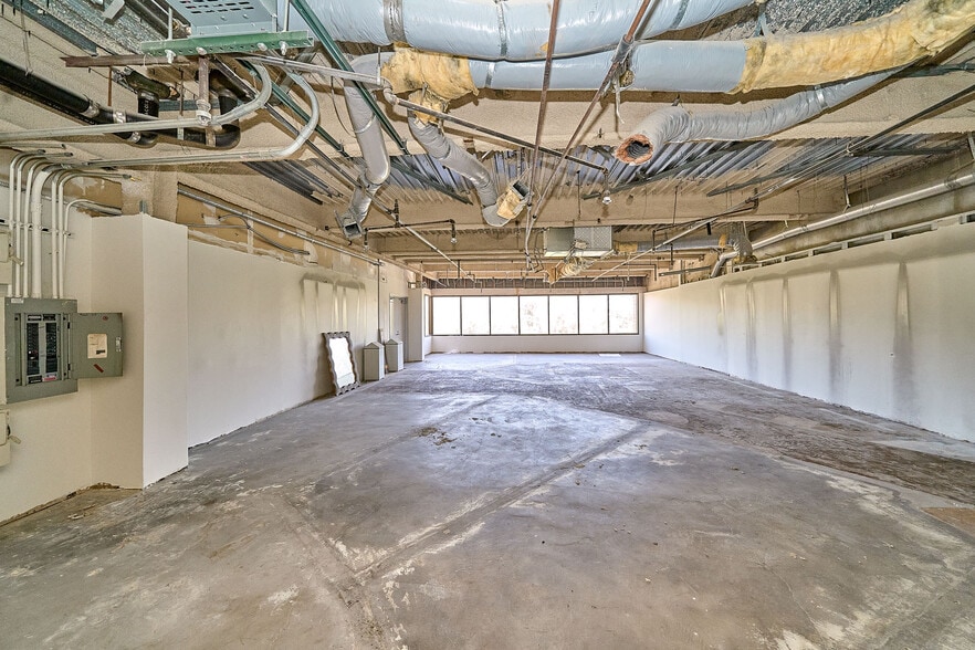 More Photos Of 8737 Beverly Blvd, West Hollywood Medical For Sale
