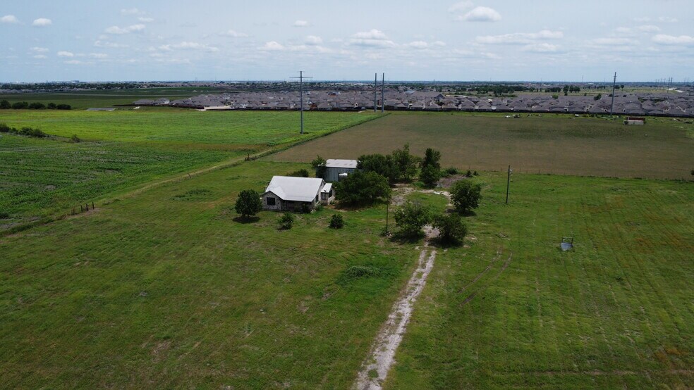More Photos Of 5460 County Road 100, Hutto Land For Sale