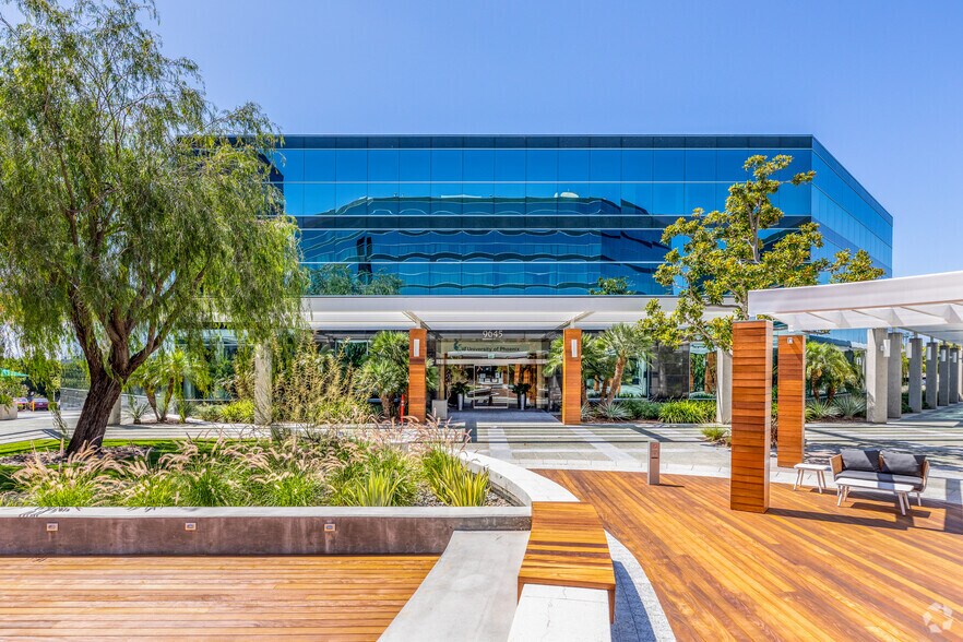 More Photos Of 9655 Granite Ridge Dr, San Diego Unknown For Lease