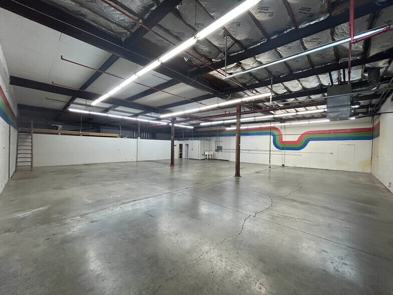 More Photos Of 360-378 Upland Dr, Tukwila Warehouse For Sale