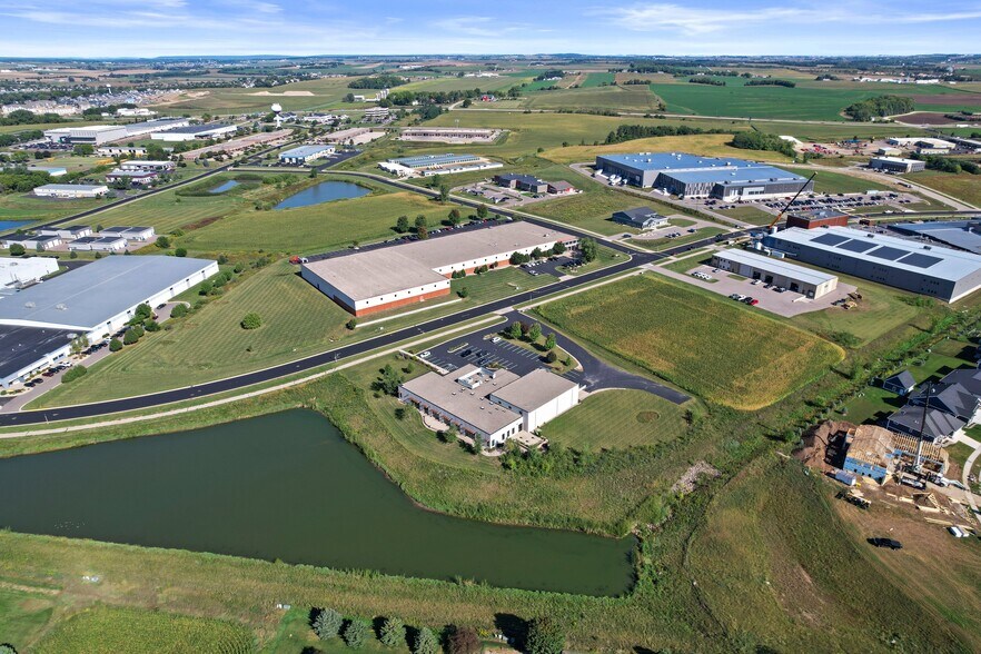 More Photos Of 1071 Uniek Dr, Waunakee Flex For Sale