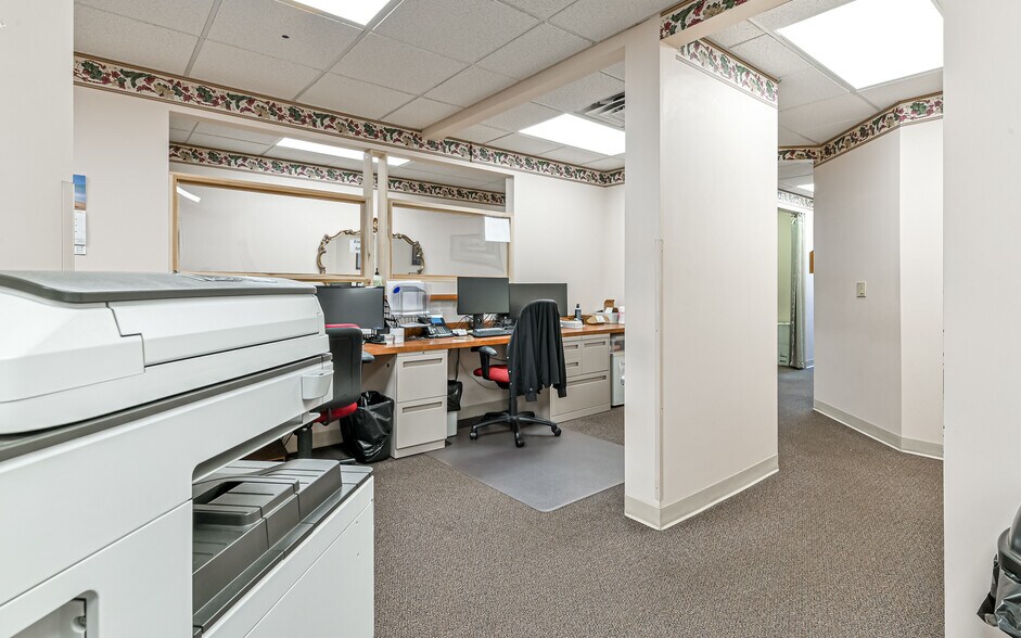More Photos Of 508-512 N Jefferson st, New Castle Medical For Sale