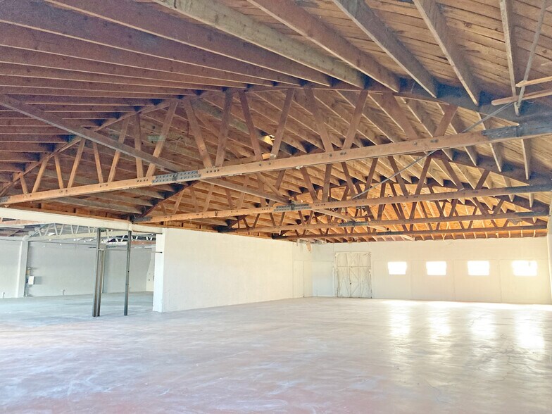 More Photos Of 5612-5616 Santa Monica Blvd, Los Angeles General Retail For Lease