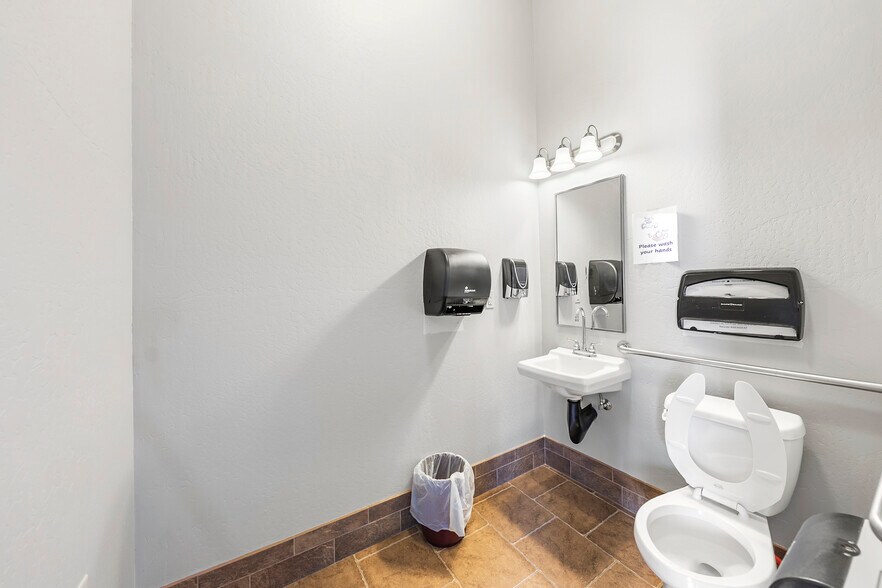 More Photos Of 143 S Main St, Phoenix Office For Sale