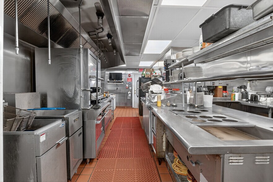 More Photos Of 671-673 Broadway, Bayonne Bar For Sale