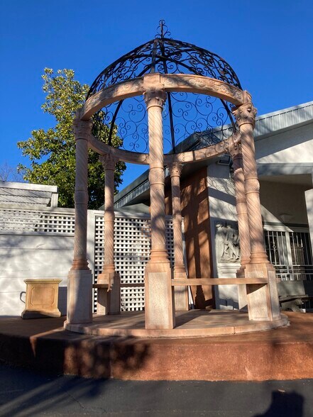 More Photos Of 870 Hartnell Ave, Redding Garden Center For Sale