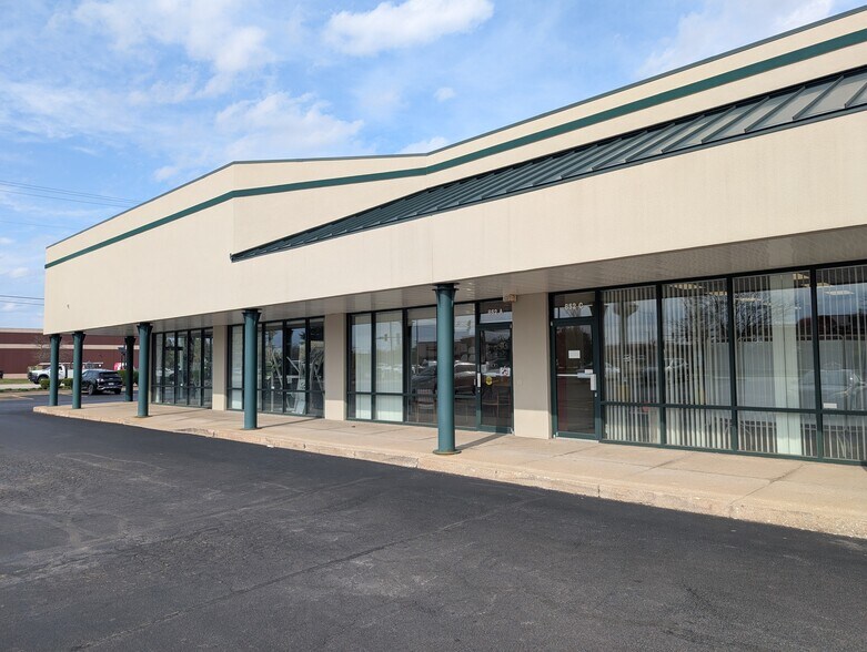 More Photos Of 852 Sharp Dr, Shorewood Unknown For Lease