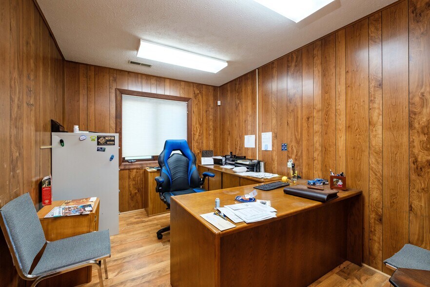 More Photos Of 36 Lucas Rd, Fishersville Warehouse For Lease