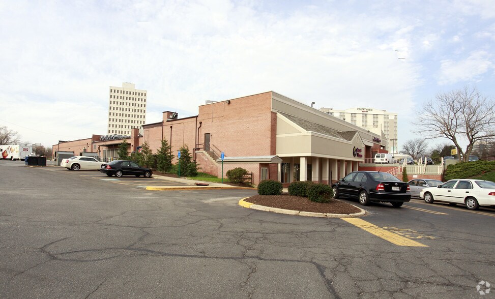 More Photos Of 4600-4620 Kenmore Ave, Alexandria Freestanding For Lease