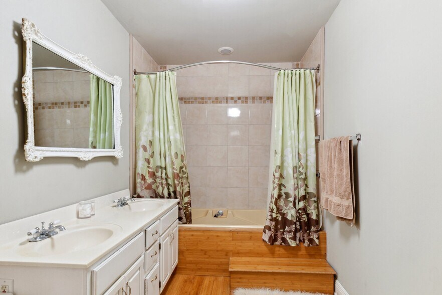 More Photos Of 1410 Jackson Ave, New Orleans Lodge Meeting Hall For Sale