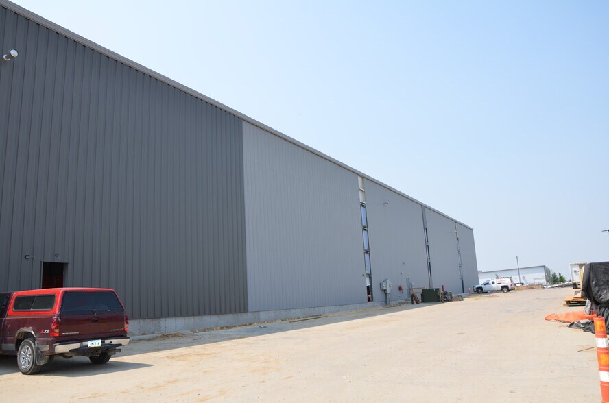 More Photos Of 9900 6th St SW, Cedar Rapids Warehouse For Lease