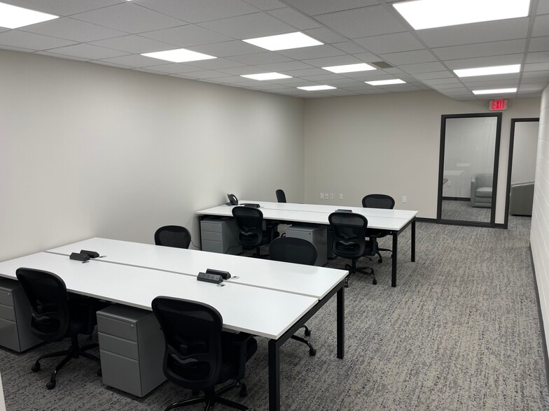 More Photos Of 3060 Valleywood Dr, Kettering Flex For Lease