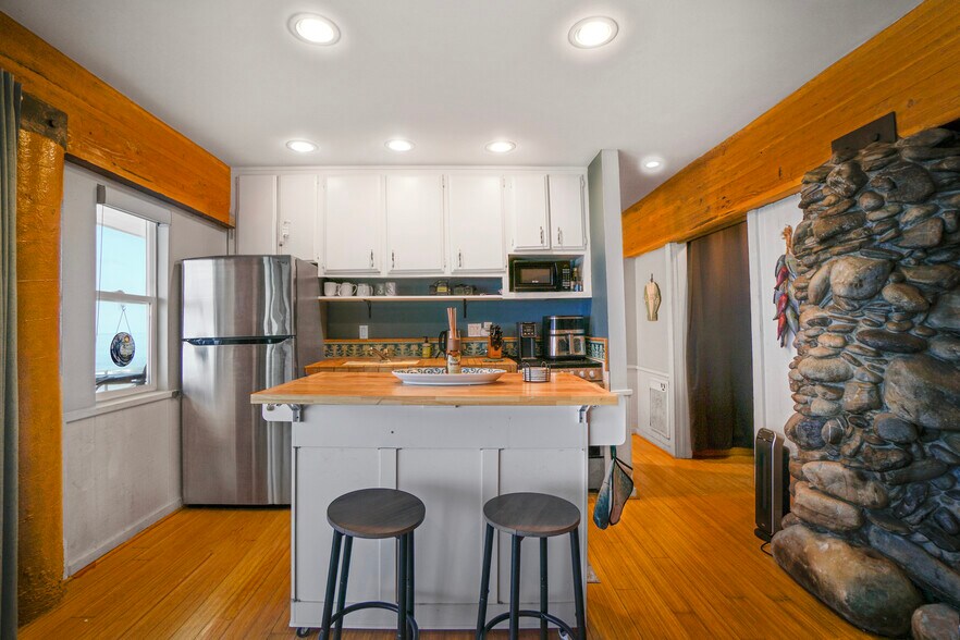 More Photos Of 11914 Beach Club Way, Malibu Multifamily For Sale