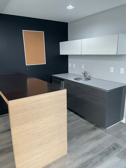 More Photos Of 2332 Cotner Ave, Los Angeles Loft Creative Space For Lease