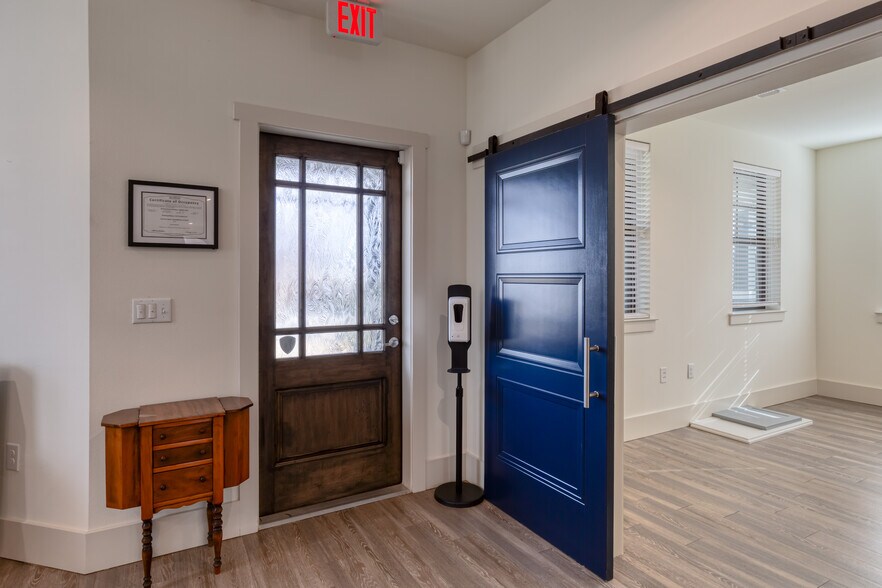 More Photos Of 210 E Church St, Weatherford Office Residential For Lease