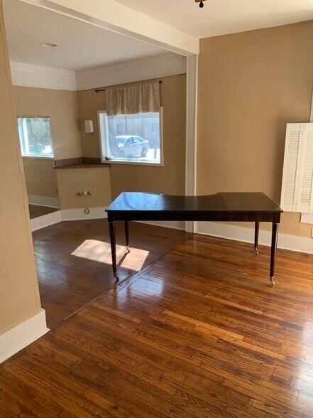 More Photos Of 903 N Elm St, Denton Office For Lease