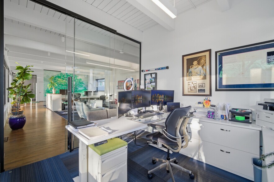 More Photos Of 836 Skokie Blvd, Northbrook Office For Sale