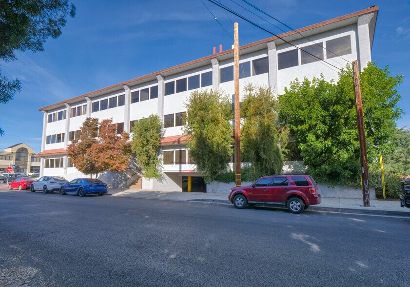 More Photos Of 5530 Corbin Ave, Tarzana Office For Lease