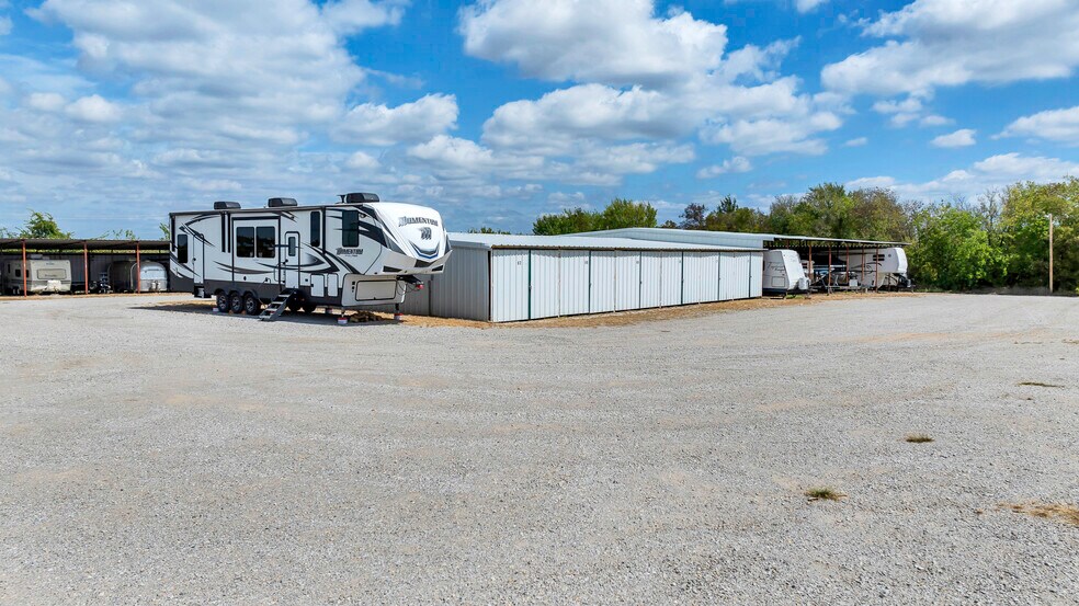 More Photos Of 3100 S Commerce St, Ardmore Warehouse For Sale