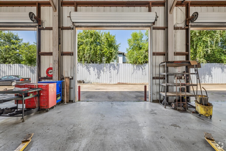 More Photos Of 11239 Veterans Memorial Dr, Houston Auto Repair For Sale