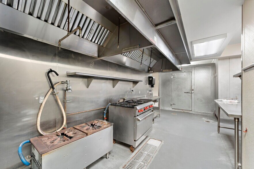 More Photos Of 2320 NASA Pky, Seabrook Restaurant For Sale