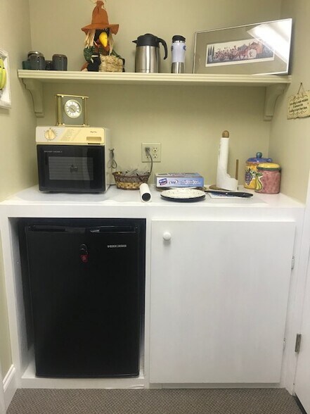 More Photos Of 214 1/2 10th St, Columbus Office Residential For Lease