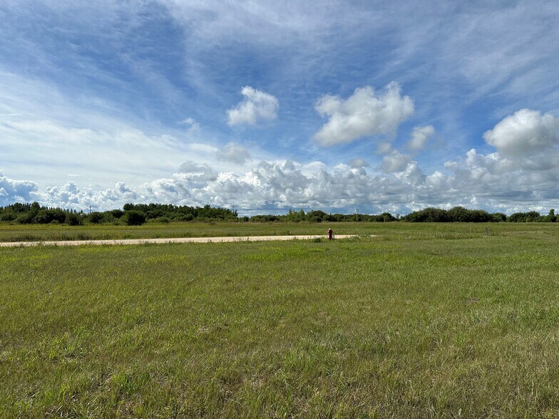 More Photos Of SE Wedgewood Pl, Gimli Land For Sale