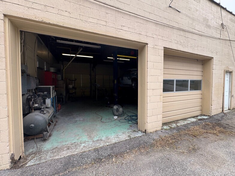 More Photos Of 4500-4508 E 27th St, Kansas City Service For Sale