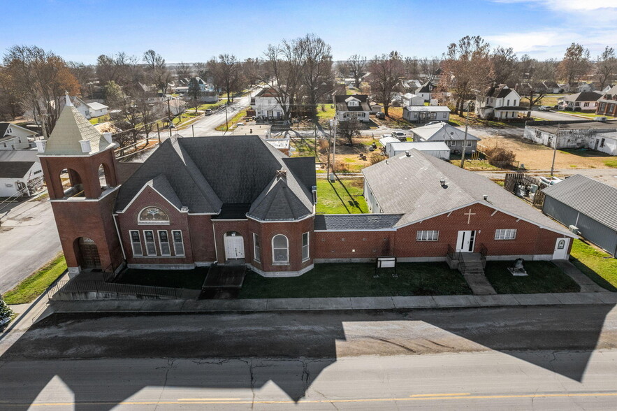 Primary Photo Of 200 N Walnut St, Norborne Religious Facility For Sale