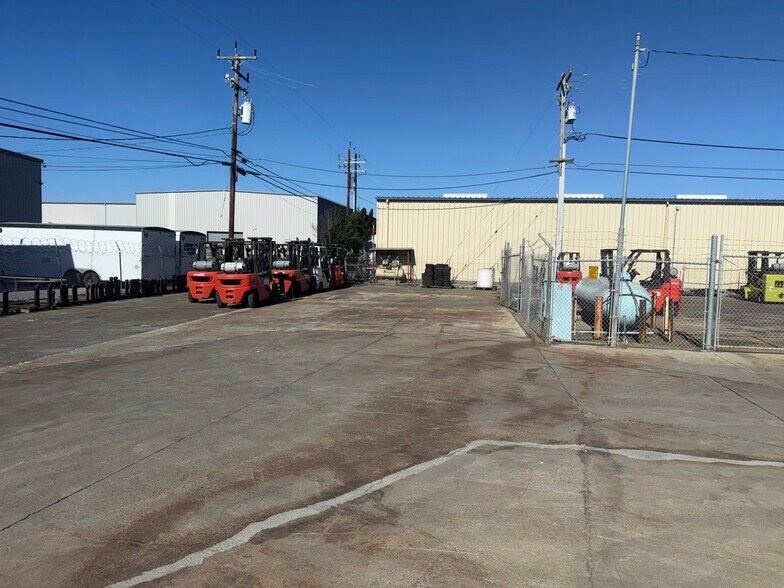 More Photos Of 1360-1366 Burton Ave, Salinas Warehouse For Sale