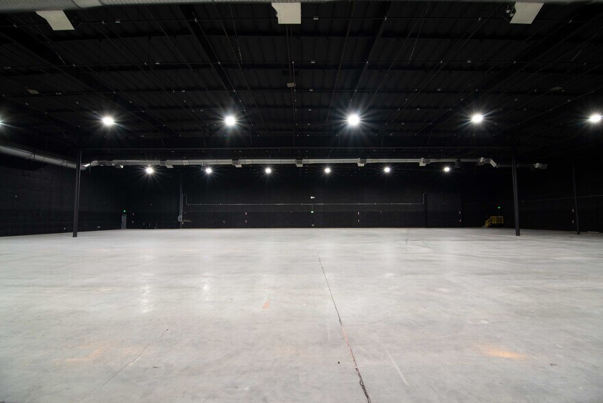 More Photos Of 13207 Bradley Ave, Sylmar Distribution For Lease